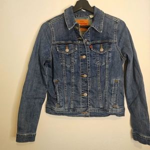 Levi's Jean Jacket Size Medium